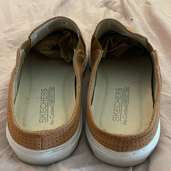 SKETCHER TAN SLIP ONS 7.5 - Picture 3 of 4